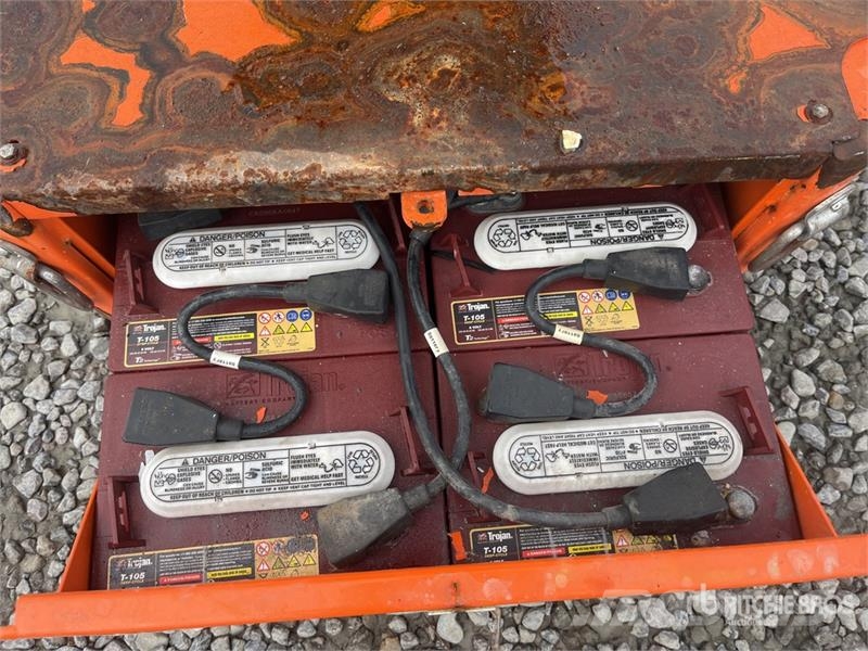 Snorkel TM12 Vertical Mast Lift Vertikalne radne podizne platforme