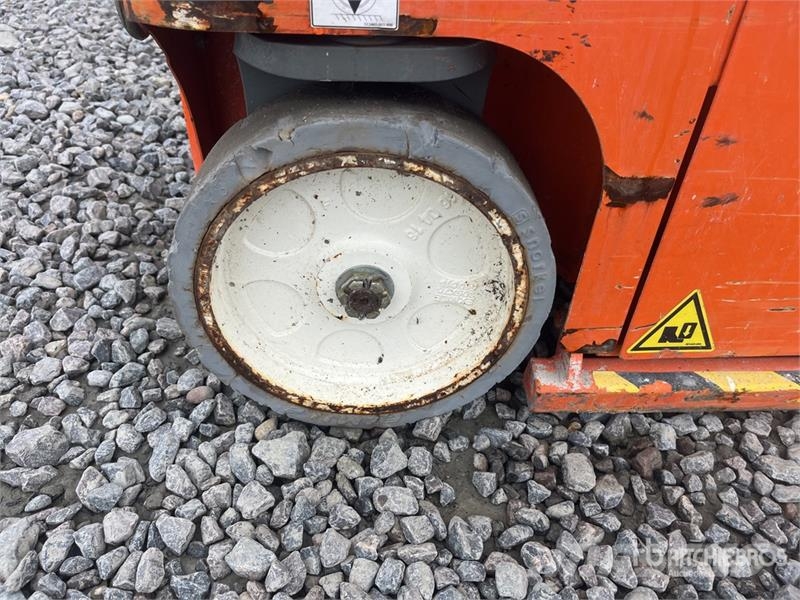Snorkel TM12 Vertical Mast Lift Vertikalne radne podizne platforme
