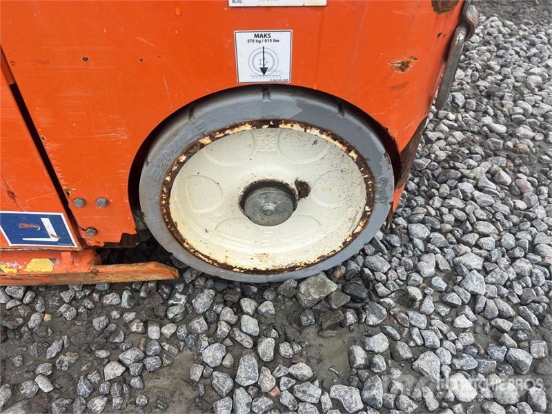 Snorkel TM12 Vertical Mast Lift Vertikalne radne podizne platforme