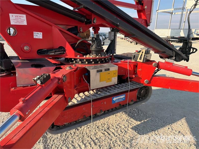Socage Navaho DA22 Crawler Diesel Articulating Boom Lift Nacelles articulées