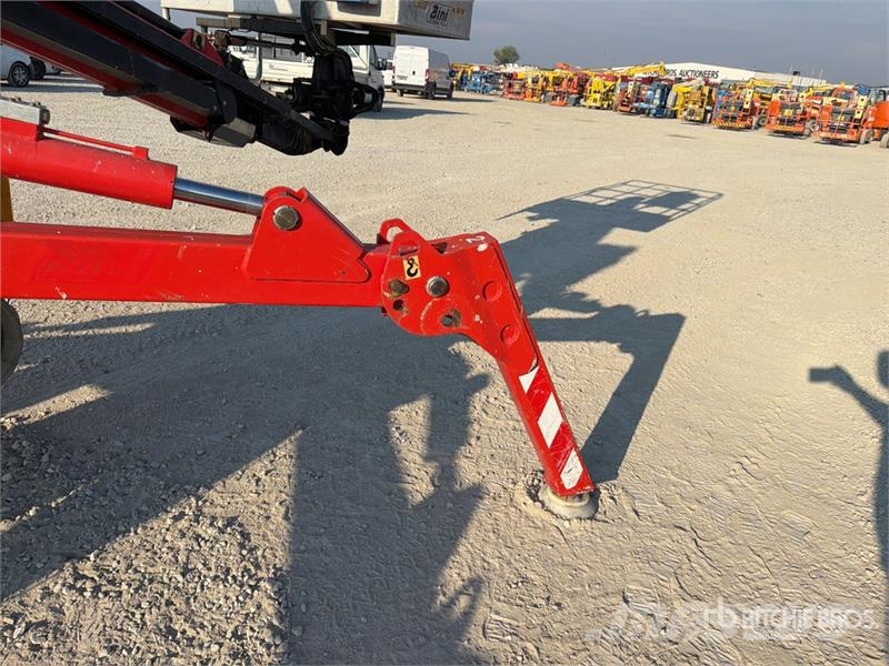 Socage Navaho DA22 Crawler Diesel Articulating Boom Lift Nacelles articulées