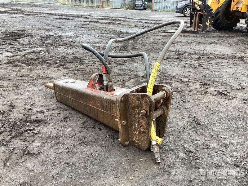 Socomec DMS165 2350 mm Hydraulic Breaker Hammers / Breakers