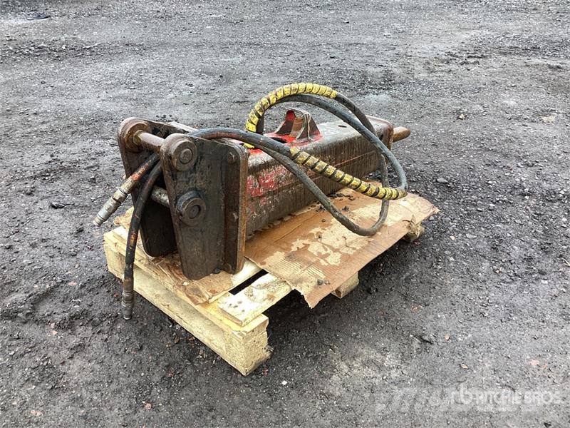 Socomec DMS165 2600 mm Hydraulic Breaker Hammers / Breakers