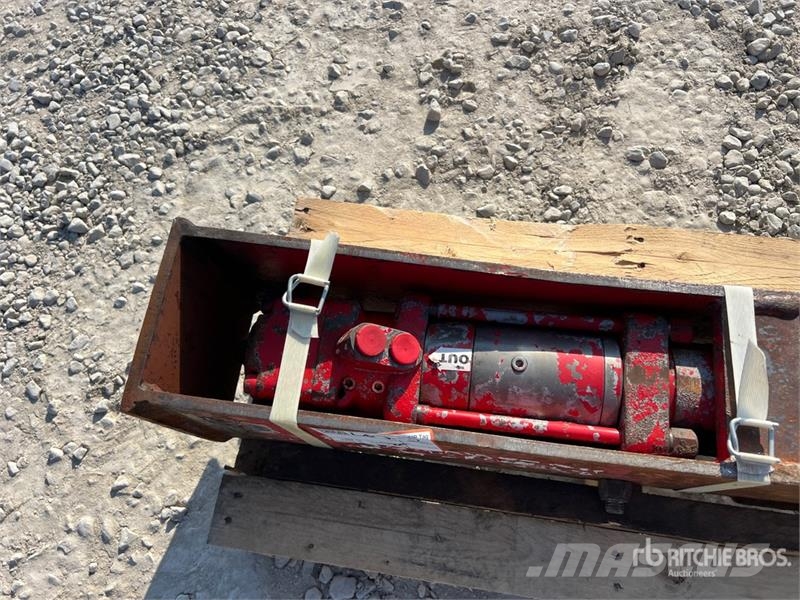 Socomec DMS95 Hydraulic Breaker Плуги