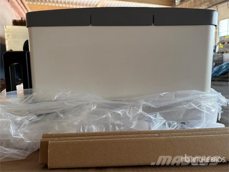 Solis 5G 100K PRO Inverter (Unused) Other components