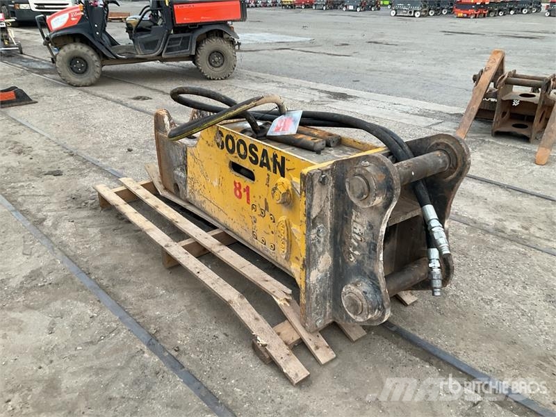 Soosan 2000 mm Hydraulic Breaker Hammers / Breakers