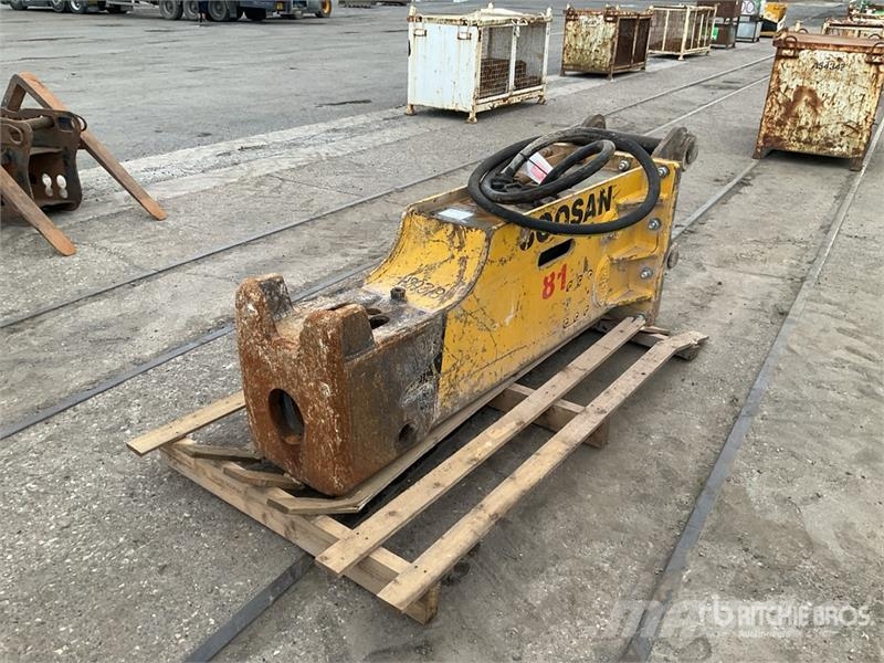 Soosan 2000 mm Hydraulic Breaker Hammers / Breakers