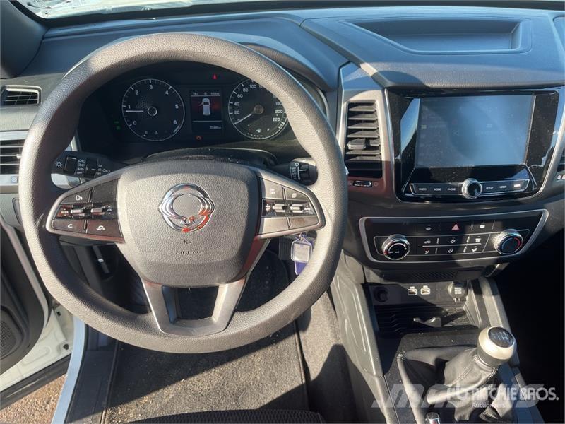 Ssangyong Musso 2.2 4x4 D Grand 4x4 133 KW Quartz - double c أخرى