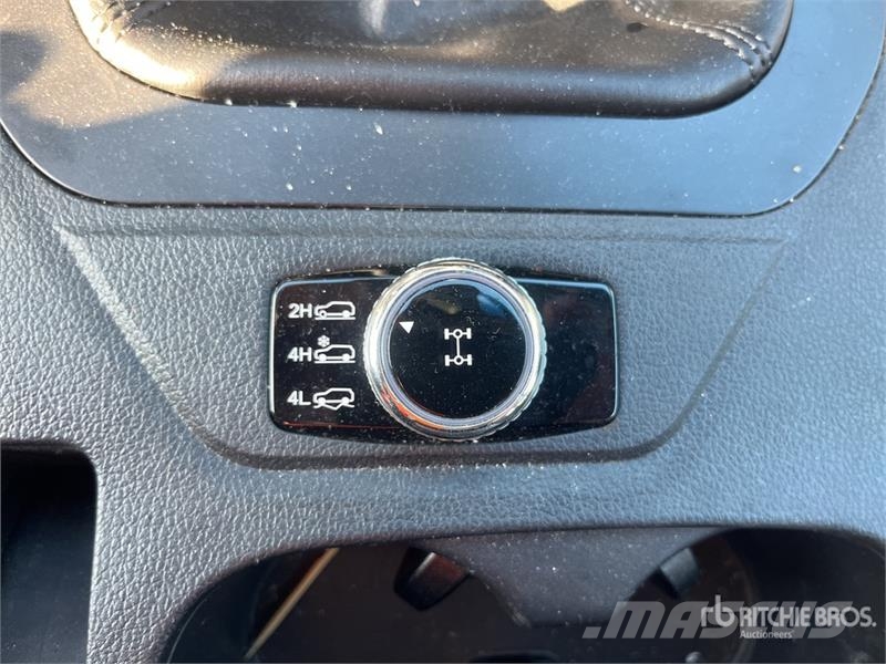 Ssangyong Musso 2.2 4x4 D Grand 4x4 133 KW Quartz - double c أخرى