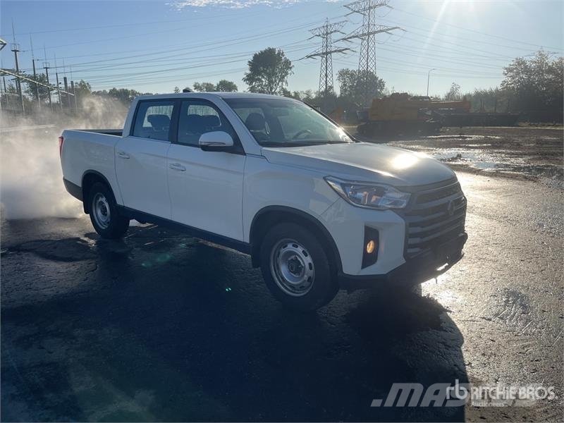 Ssangyong Musso 2.2 4x4 D Grand 4x4 133 KW Quartz - double c أخرى
