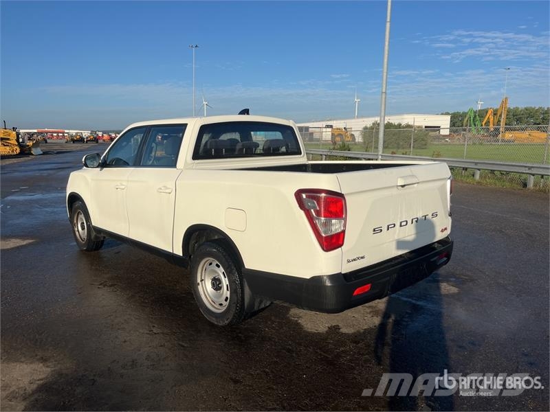 Ssangyong Musso 2.2 4x4 D Grand 4x4 133 KW Quartz - double c أخرى
