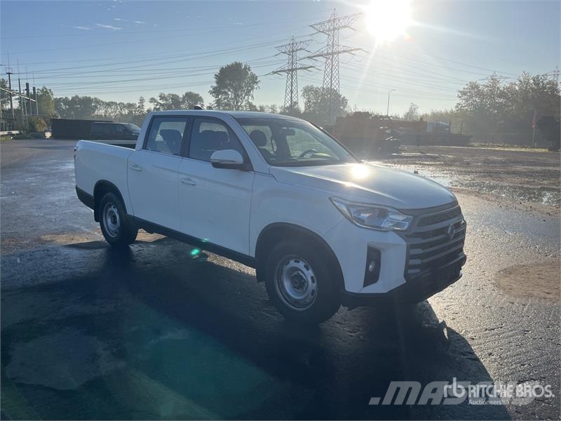 Ssangyong Musso 2.2 4x4 D Grand 4x4 133 KW Quartz - double c أخرى