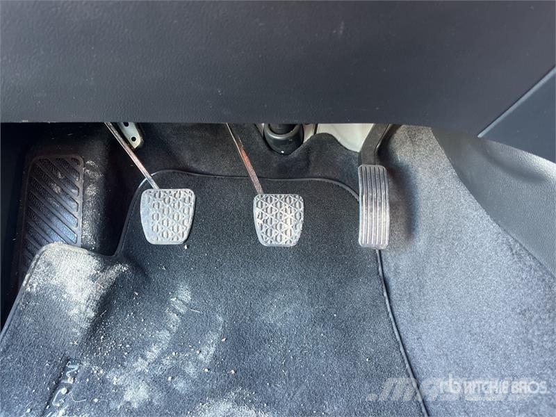 Ssangyong Musso 2.2 4x4 D Grand 4x4 133 KW Quartz - double c أخرى