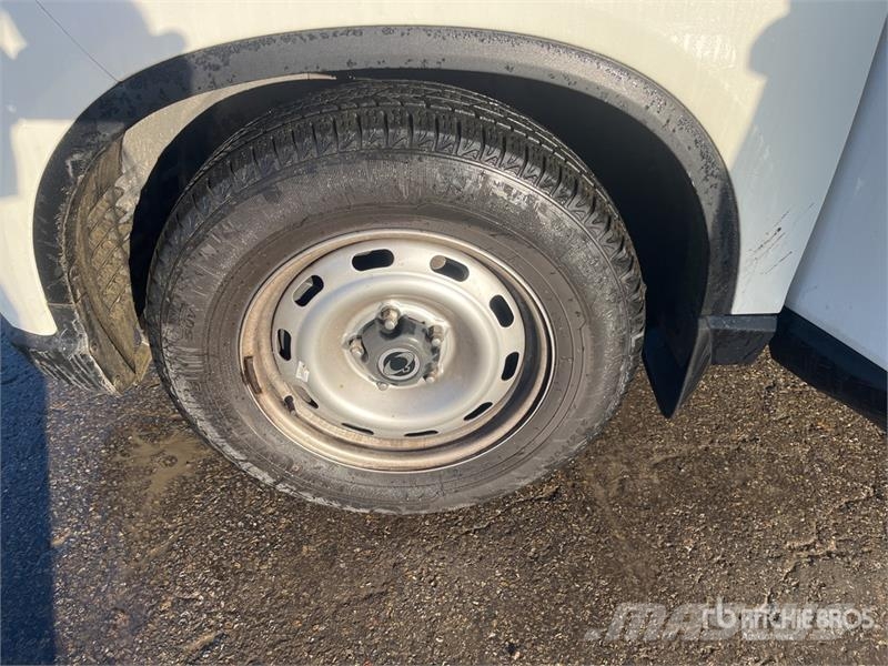 Ssangyong Musso 2.2 4x4 D Grand 4x4 133 KW Quartz - double c أخرى