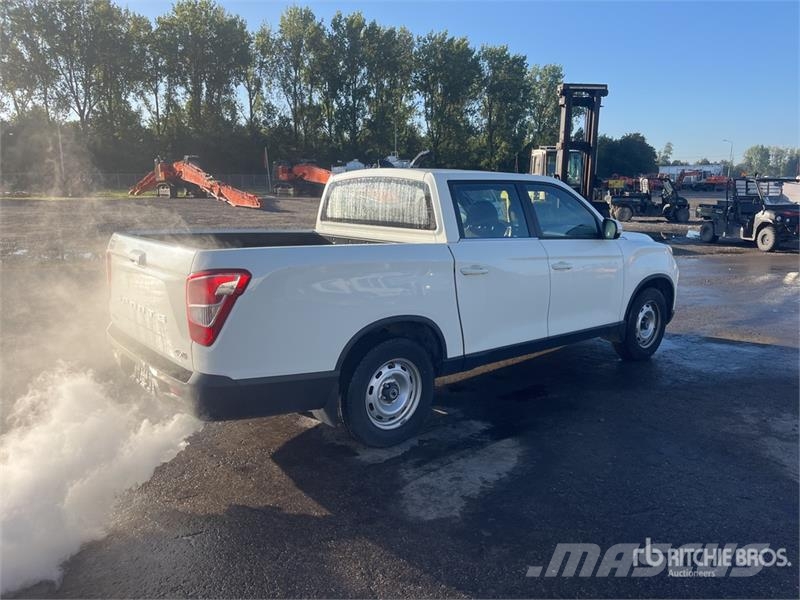 Ssangyong Musso 2.2 4x4 D Grand 4x4 133 KW Quartz - double c أخرى
