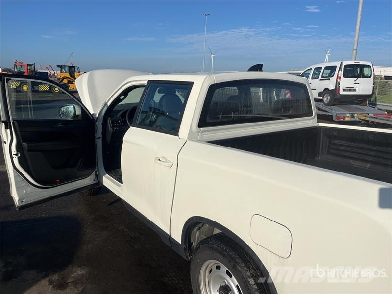 Ssangyong Musso 2.2 4x4 D Grand 4x4 133 KW Quartz - double c أخرى