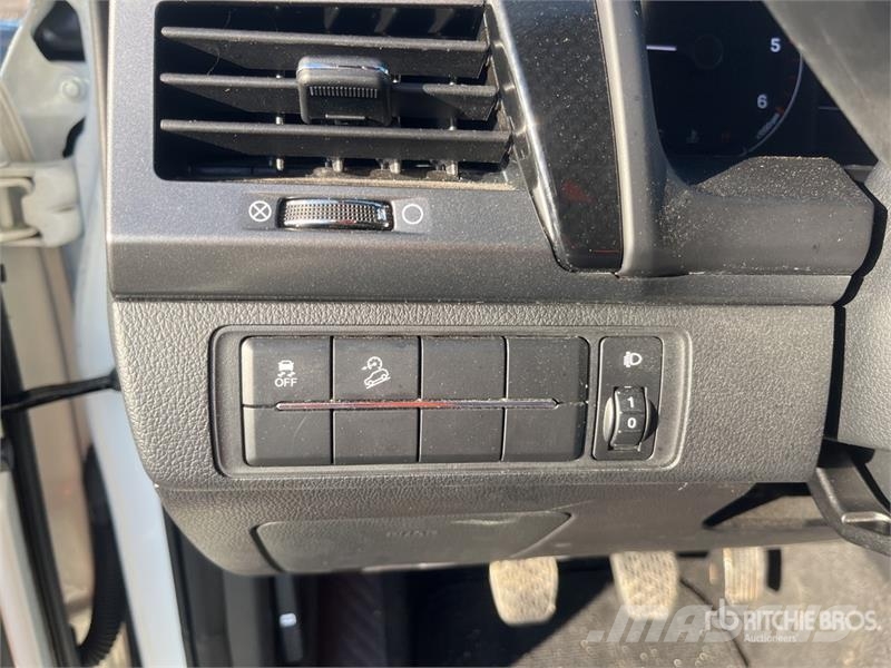 Ssangyong Musso 2.2 4x4 D Grand 4x4 133 KW Quartz - double c أخرى