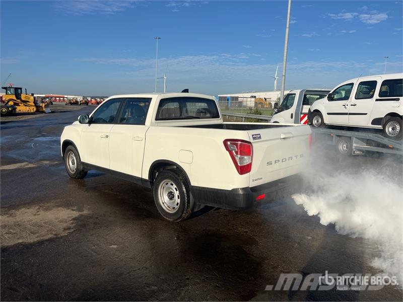 Ssangyong Musso 2.2 4x4 D Grand 4x4 133 KW Quartz - double c أخرى