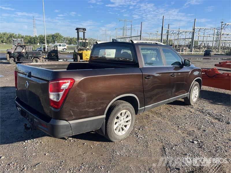 Ssangyong Musso 2.2 4x4 D Grand 4x4 133 KW Quartz - double c أخرى