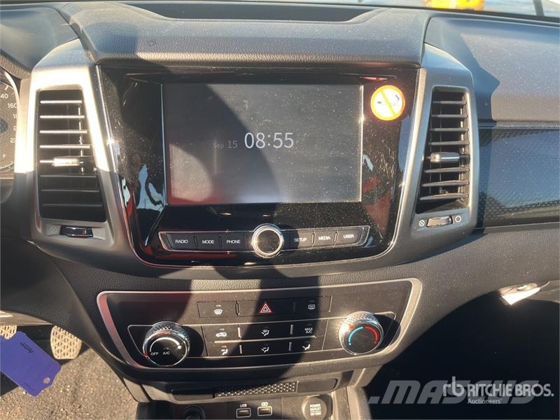 Ssangyong Musso 2.2 4x4 D Grand 4x4 133 KW Quartz - double c أخرى