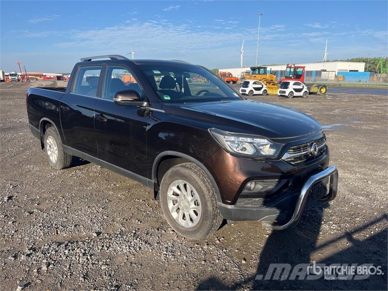 Ssangyong Musso 2.2 4x4 D Grand 4x4 133 KW Quartz - double c أخرى