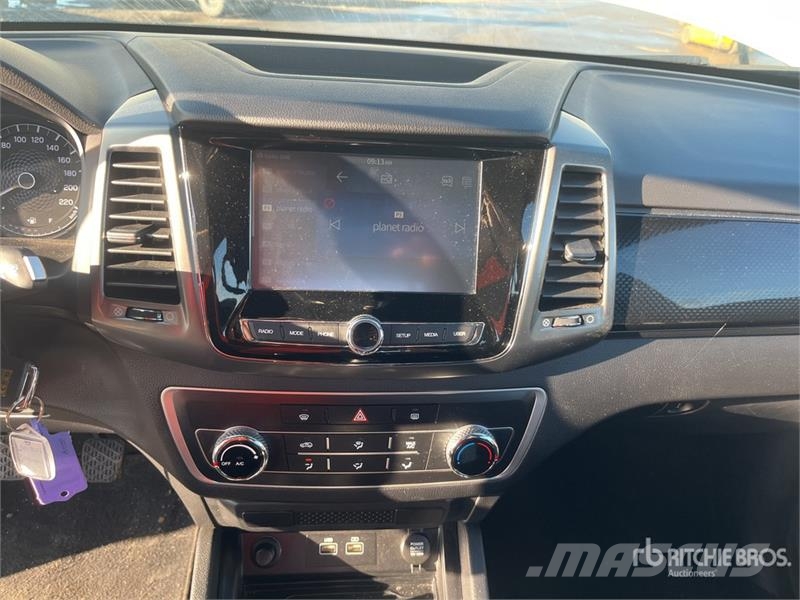 Ssangyong Musso 2.2 4x4 D Grand 4x4 133 KW Quartz - double c أخرى