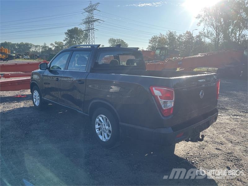 Ssangyong Musso 2.2 4x4 D Grand 4x4 133 KW Quartz - double c أخرى