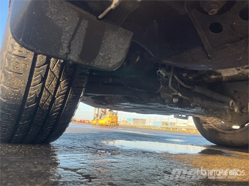 Ssangyong Musso 2.2 4x4 D Grand 4x4 133 KW Quartz - double c أخرى