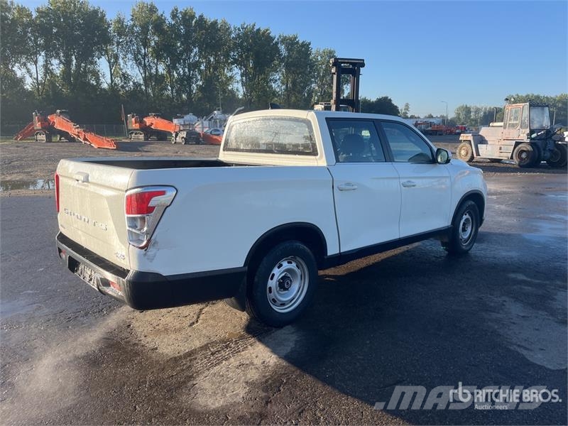 Ssangyong Musso 2.2 4x4 D Grand 4x4 133 KW Quartz - double c أخرى