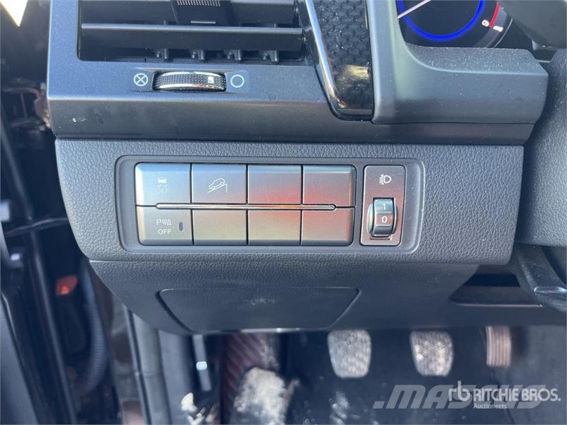 Ssangyong Musso 2.2 4x4 D Grand 4x4 133 KW Quartz - double c أخرى