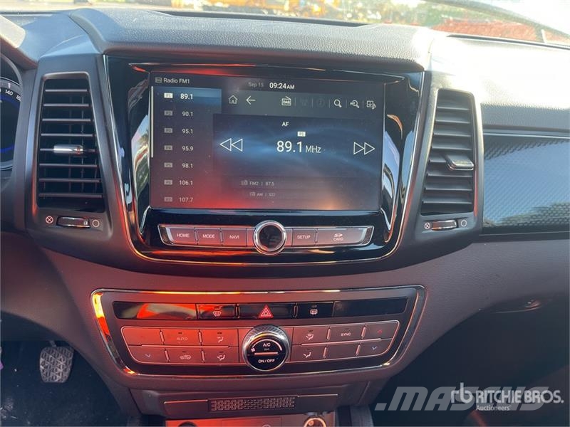 Ssangyong Musso 2.2 4x4 D Grand 4x4 133 KW Quartz - double c أخرى