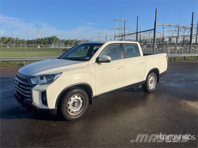 Ssangyong Musso 2.2 4x4 D Grand 4x4 133 KW Quartz - double c أخرى