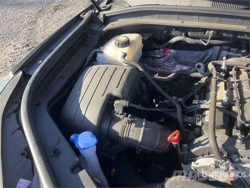 Ssangyong Musso 2.2 4x4 D Grand 4x4 133 KW Quartz - double c أخرى