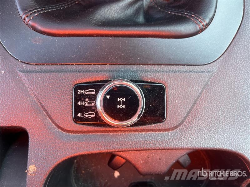 Ssangyong Musso 2.2 4x4 D Grand 4x4 133 KW Quartz - double c أخرى