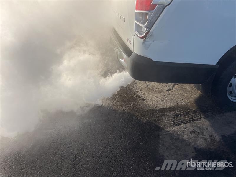 Ssangyong Musso 2.2 4x4 D Grand 4x4 133 KW Quartz - double c أخرى