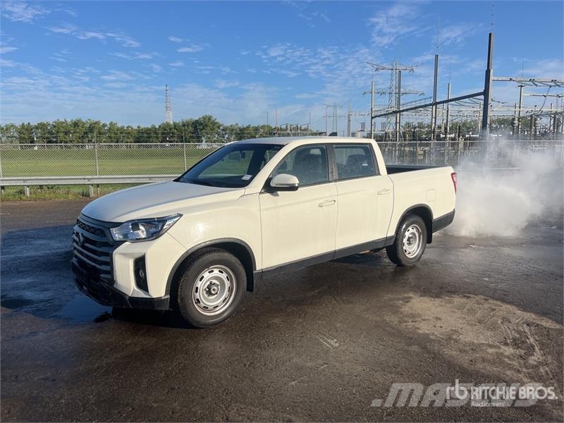 Ssangyong Musso 2.2 4x4 D Grand 4x4 133 KW Quartz - double c أخرى