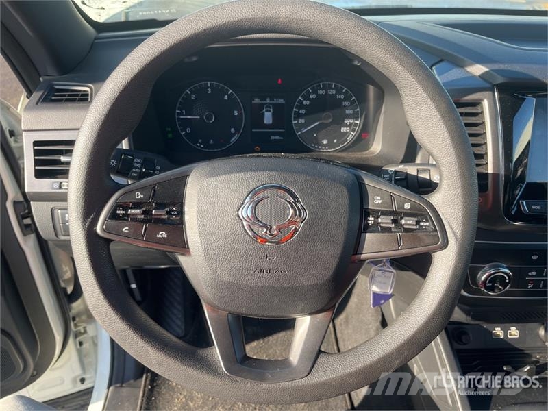 Ssangyong Musso 2.2 4x4 D Grand 4x4 133 KW Quartz - double c أخرى