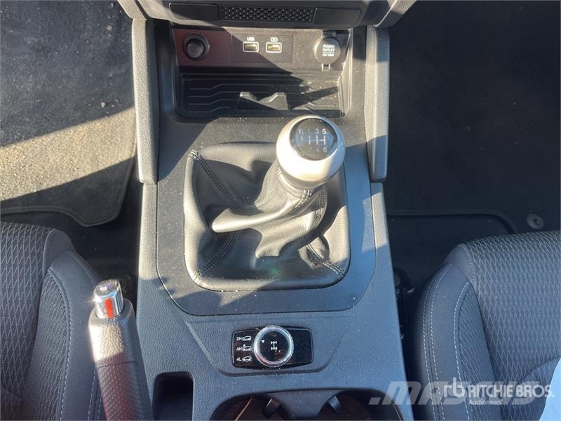 Ssangyong Musso 2.2 4x4 D Grand 4x4 133 KW Quartz - double c أخرى