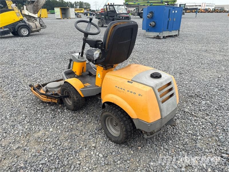 Stiga Park Pro 20 Ride-On Lawn Mower (Inoperable) ركوب الحشائش