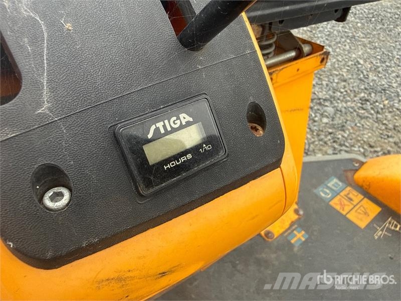 Stiga Park Pro 20 Ride-On Lawn Mower (Inoperable) ركوب الحشائش