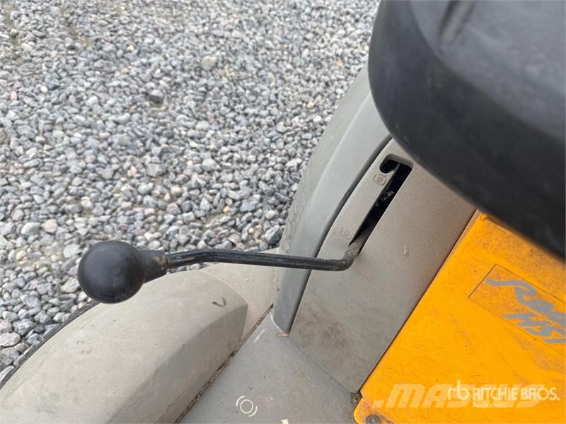 Stiga V301 Ride-On Lawn Mower (Inoperable) Самохідні газонокосарки
