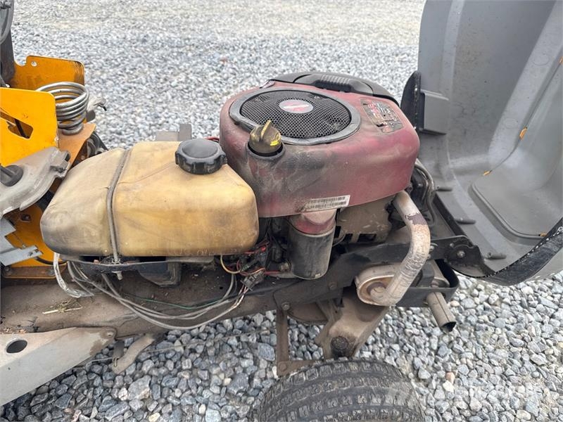 Stiga V301 Ride-On Lawn Mower (Inoperable) Самохідні газонокосарки