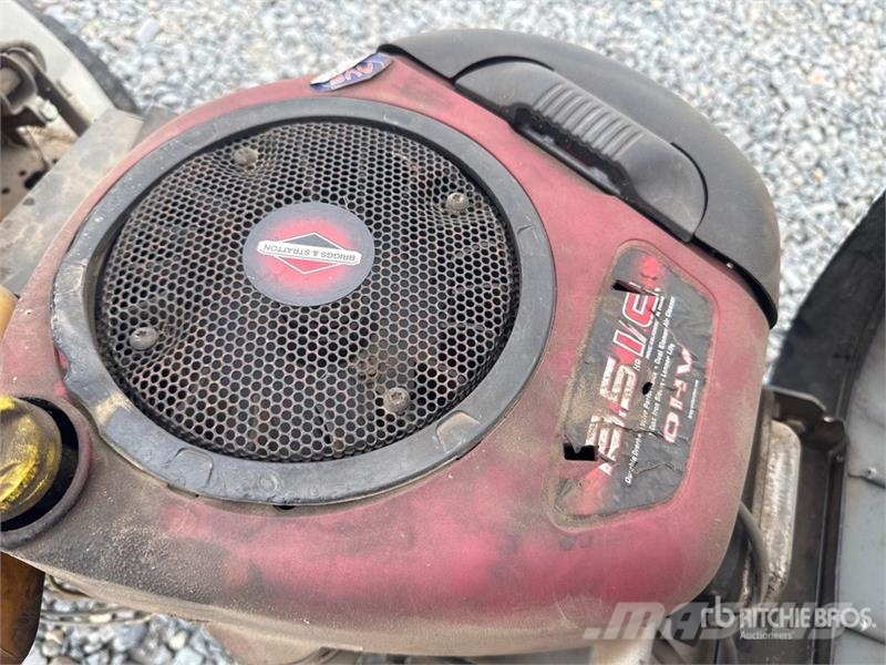 Stiga V301 Ride-On Lawn Mower (Inoperable) Самохідні газонокосарки