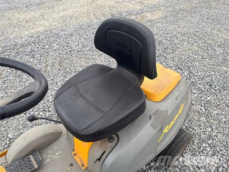 Stiga V301 Ride-On Lawn Mower (Inoperable) Самохідні газонокосарки