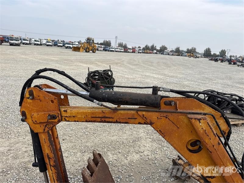 Stravbeni Stroje Praha DH0115 Crawler Wheel Excava Lastik tekerli ekskavatörler