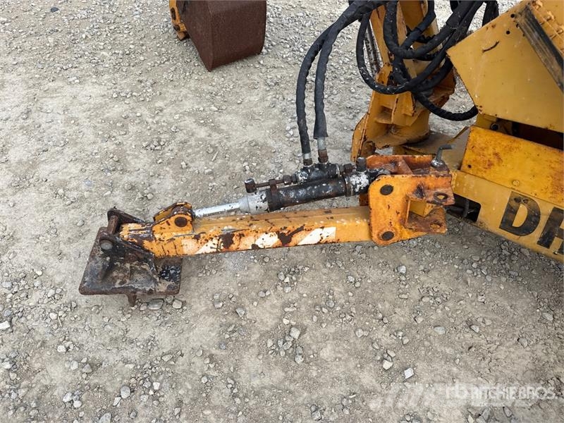 Stravbeni Stroje Praha DH0115 Crawler Wheel Excava Lastik tekerli ekskavatörler