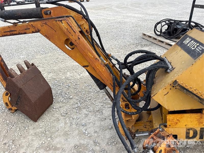 Stravbeni Stroje Praha DH0115 Crawler Wheel Excava Lastik tekerli ekskavatörler