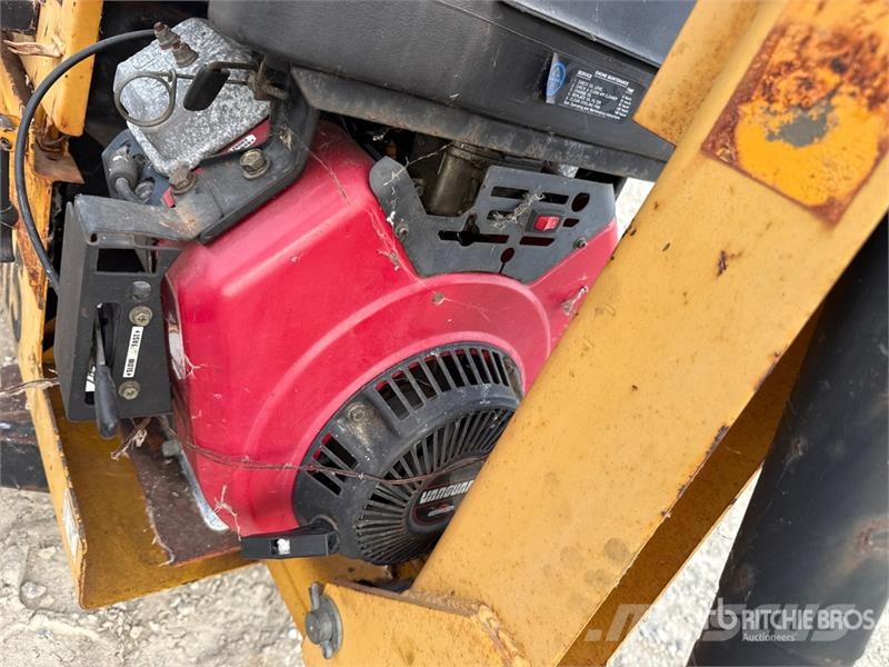 Stravbeni Stroje Praha DH0115 Crawler Wheel Excava Lastik tekerli ekskavatörler