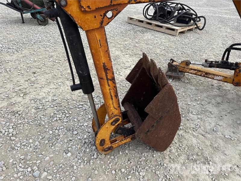 Stravbeni Stroje Praha DH0115 Crawler Wheel Excava Lastik tekerli ekskavatörler