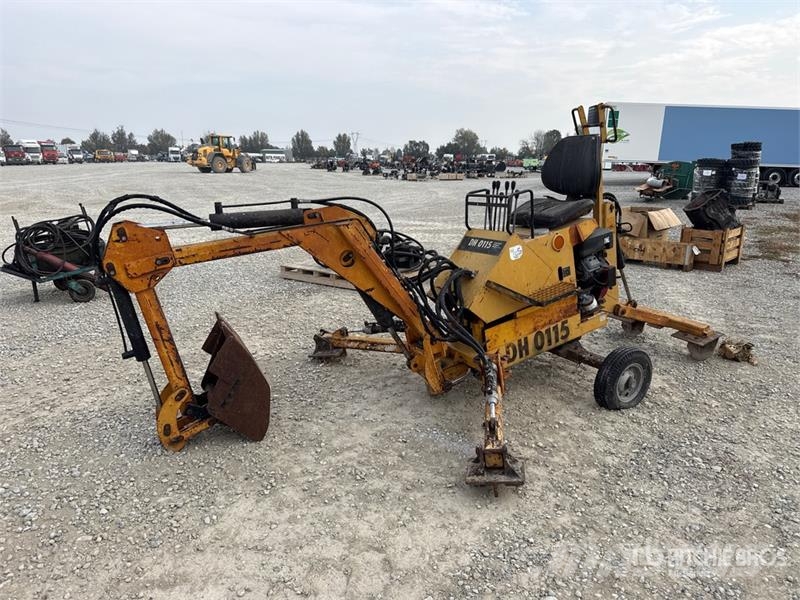 Stravbeni Stroje Praha DH0115 Crawler Wheel Excava Lastik tekerli ekskavatörler
